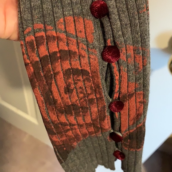 NWOT Zara Limited Ed. grey cropped cardigan w/ red floral print & velvet buttons - Picture 6 of 7